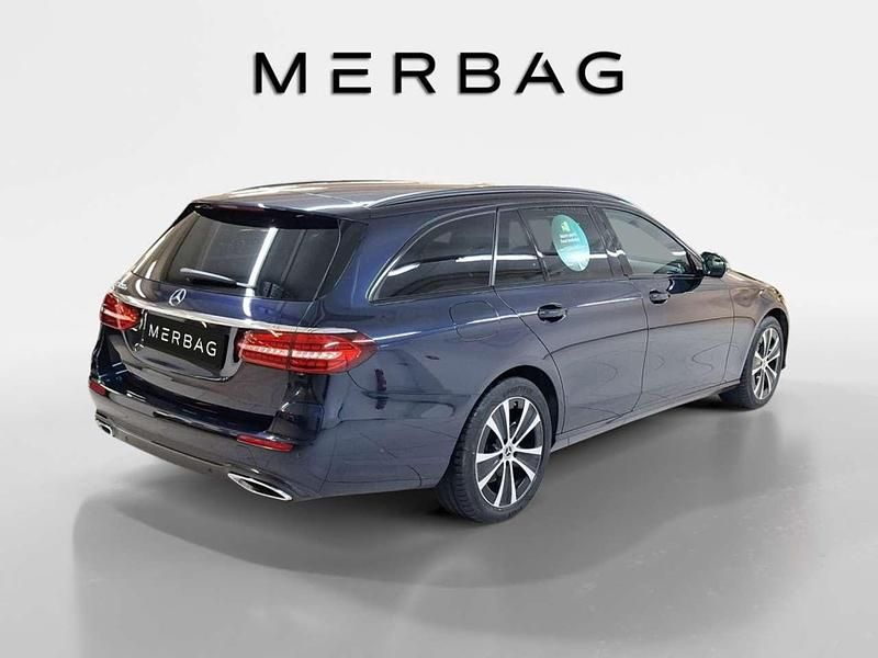 Gebraucht Mercedes E300 211 PS (155 kW) 2022 Metalliclack nautikblau Kombi