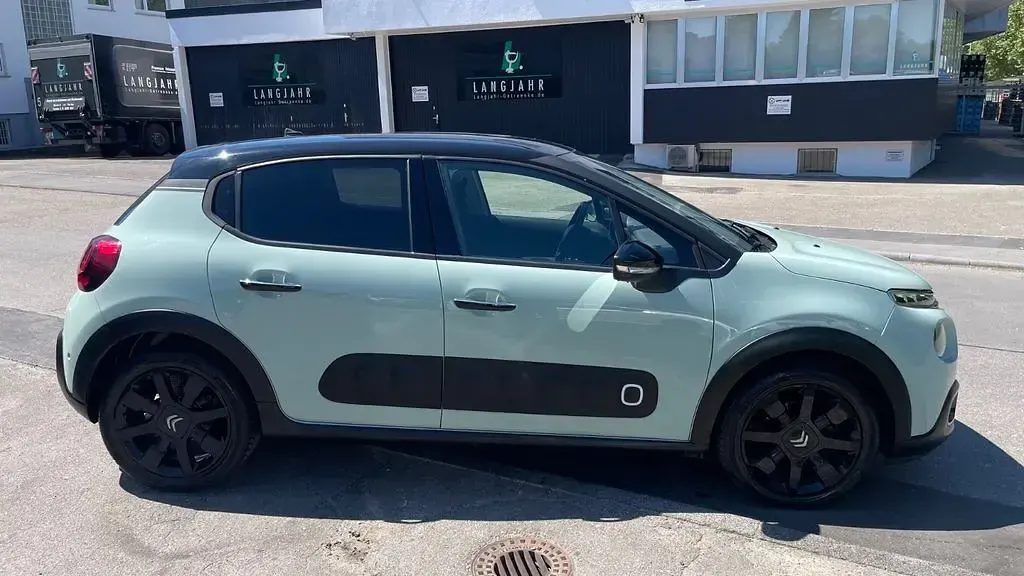 Used Citroën C3 Shine 110 HP (80 kW) 2018 Green Hatchback