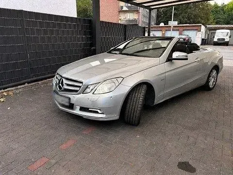 Gebraucht Mercedes E200 Avantgarde 184 PS (135 kW) 2010 Silber Cabrio