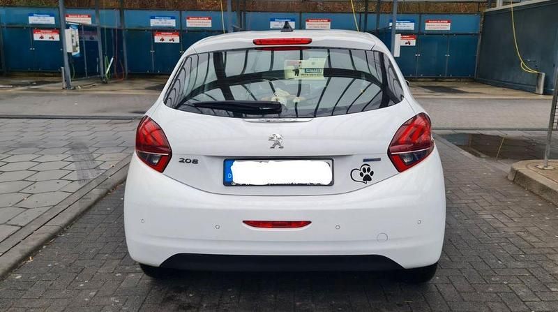 Gebraucht Peugeot 208 Active 68 PS (50 kW) 2017 Weiß Kleinwagen