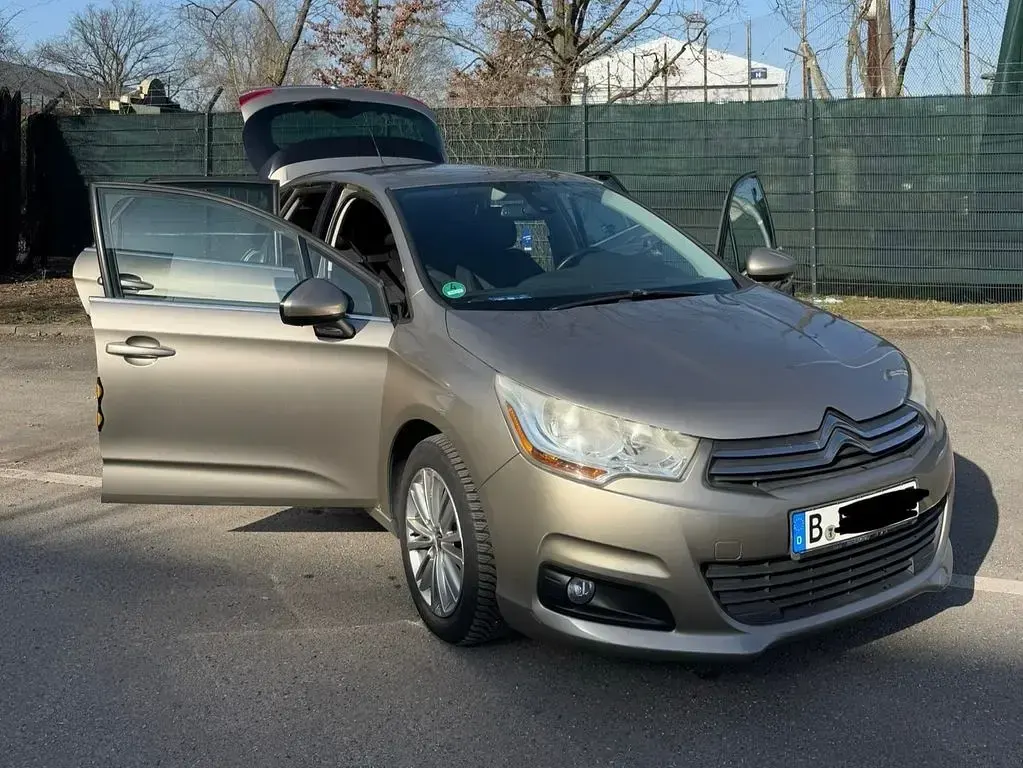 Gebraucht Citroën C4 Tendance 120 PS (88 kW) 2012 Beige Limousine