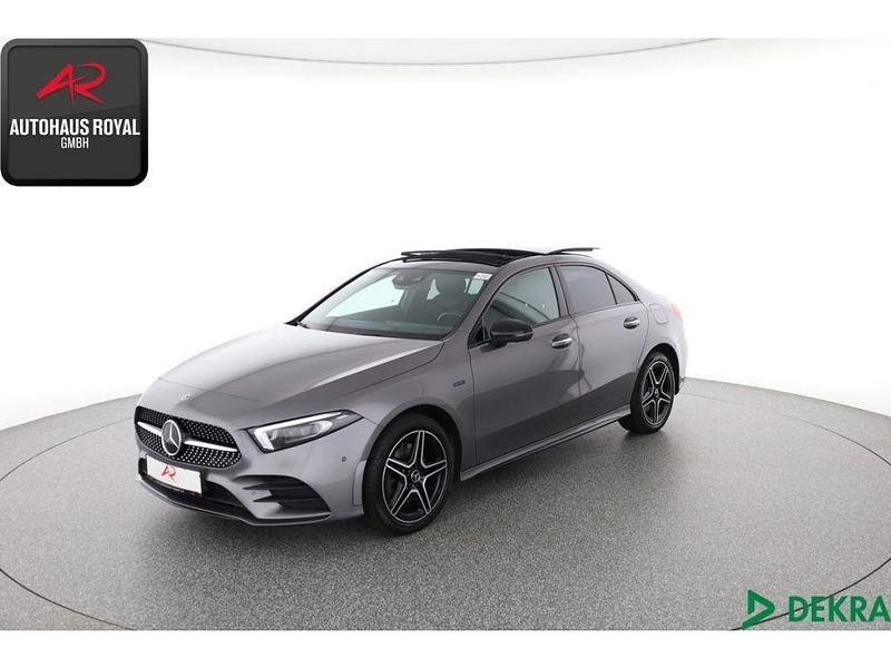 Grau (metallic) Gebraucht 2021 Mercedes A250 AMG Limousine | 28.880 € (Etwas zu teuer) - Bild 1/4