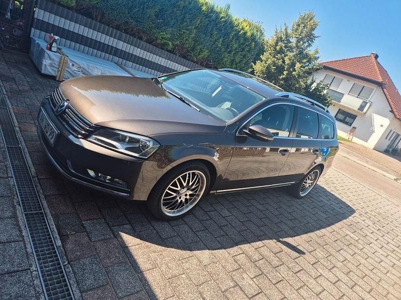 Braun Gebraucht 2013 VW Passat Highline Kombi | 10.000 € (Fairer Preis) - Bild 1/4
