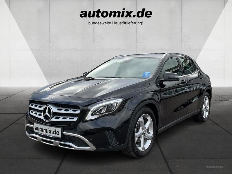 Kosmosschwarz metalliclack Gebraucht 2020 Mercedes GLA200 Urban SUV | 23.850 € (Guter Preis) - Bild 1/4