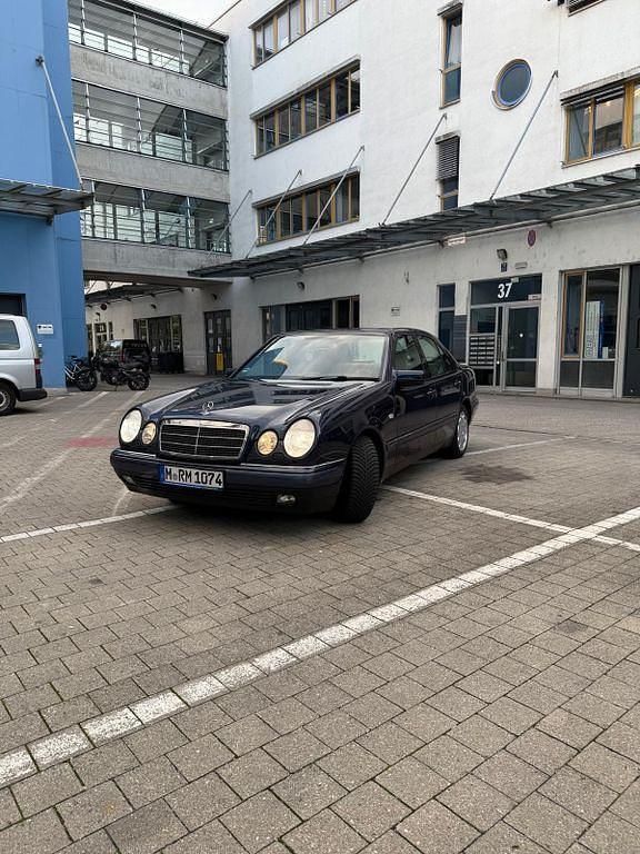 Gebraucht Mercedes 320 220 PS (161 kW) 1996 Blau Limousine