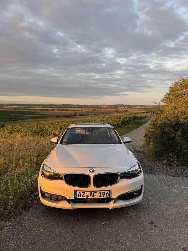 Gebraucht BMW 320 Advantage 190 PS (139 kW) 2020 Weiß Kleinwagen