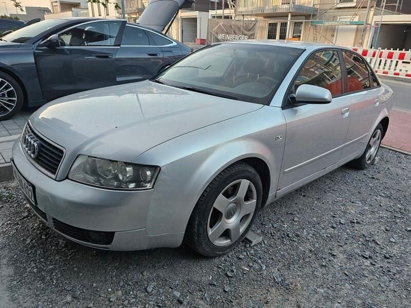 Silber Gebraucht 2004 Audi A4 Limousine | 1.500 € - Bild 1/4