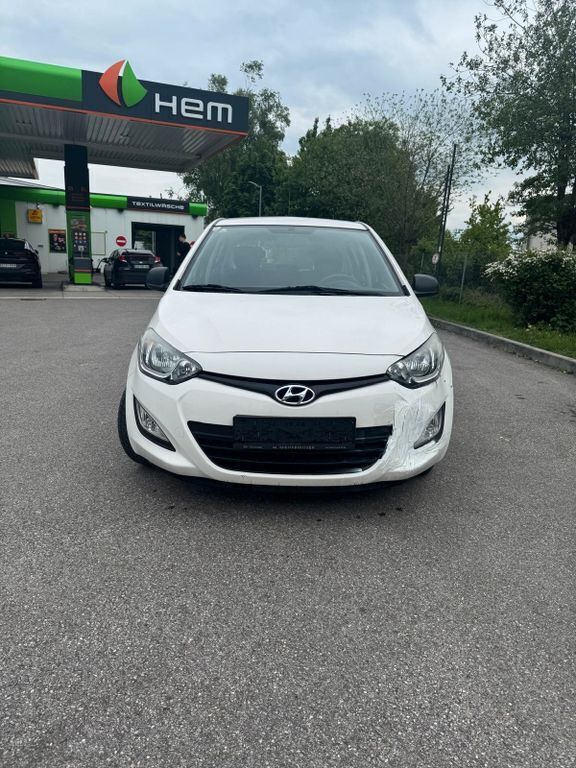 Gebraucht 2013 Hyundai i20 Classic Limousine | 2.799 € (Superpreis) - Bild 1/4