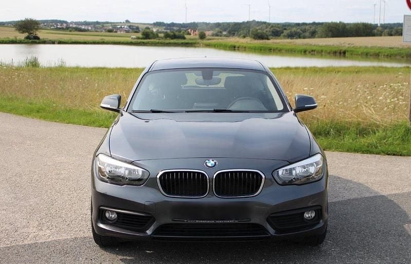 Grau Gebraucht 2019 BMW 118 Kleinwagen | 12.400 € (Superpreis) - Bild 1/4