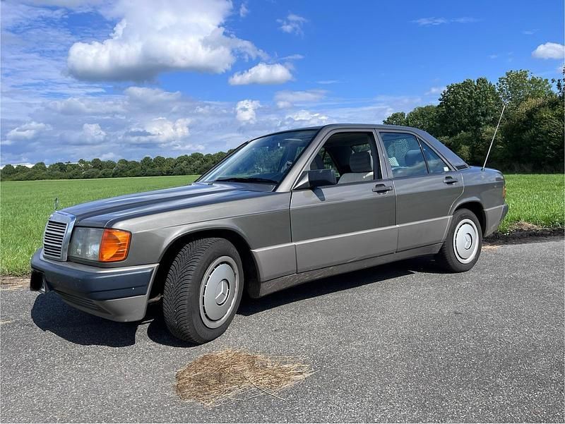 Grau Gebraucht 1989 Mercedes 190 Limousine | 4.900 € - Bild 1/4