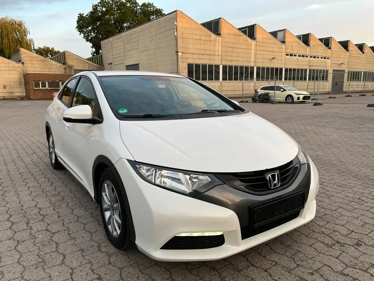 Gebraucht Honda Civic 140 PS (102 kW) 2014 Weiß Limousine