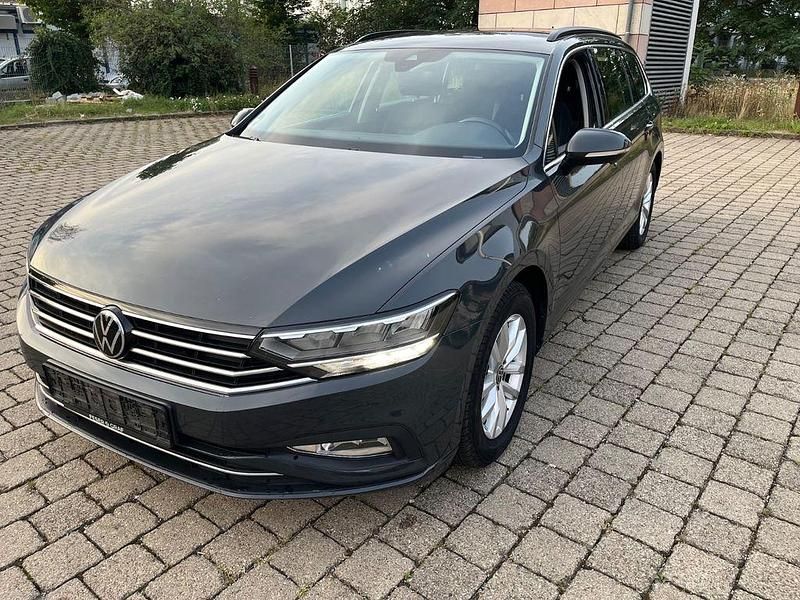 Grau Gebraucht 2020 VW Passat Business Kombi | 11.800 € - Bild 1/4
