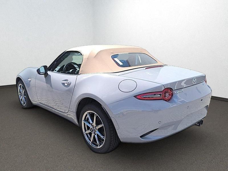 Neu Mazda MX5 Kazari 132 PS (97 kW) 2025 Beige Cabrio