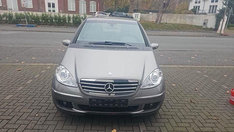 Grau Gebraucht 2007 Mercedes A150 Van / Kleinbus | 4.890 € (Fairer Preis) - Bild 1/4
