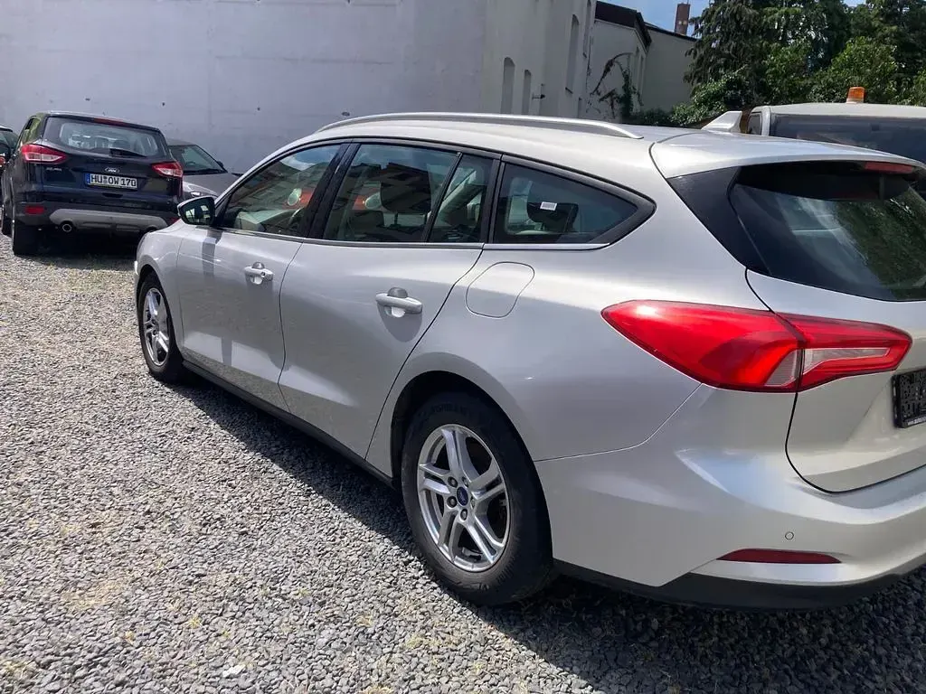 Gebraucht Ford Focus Cool & Connect 120 PS (88 kW) 2020 Silber Limousine