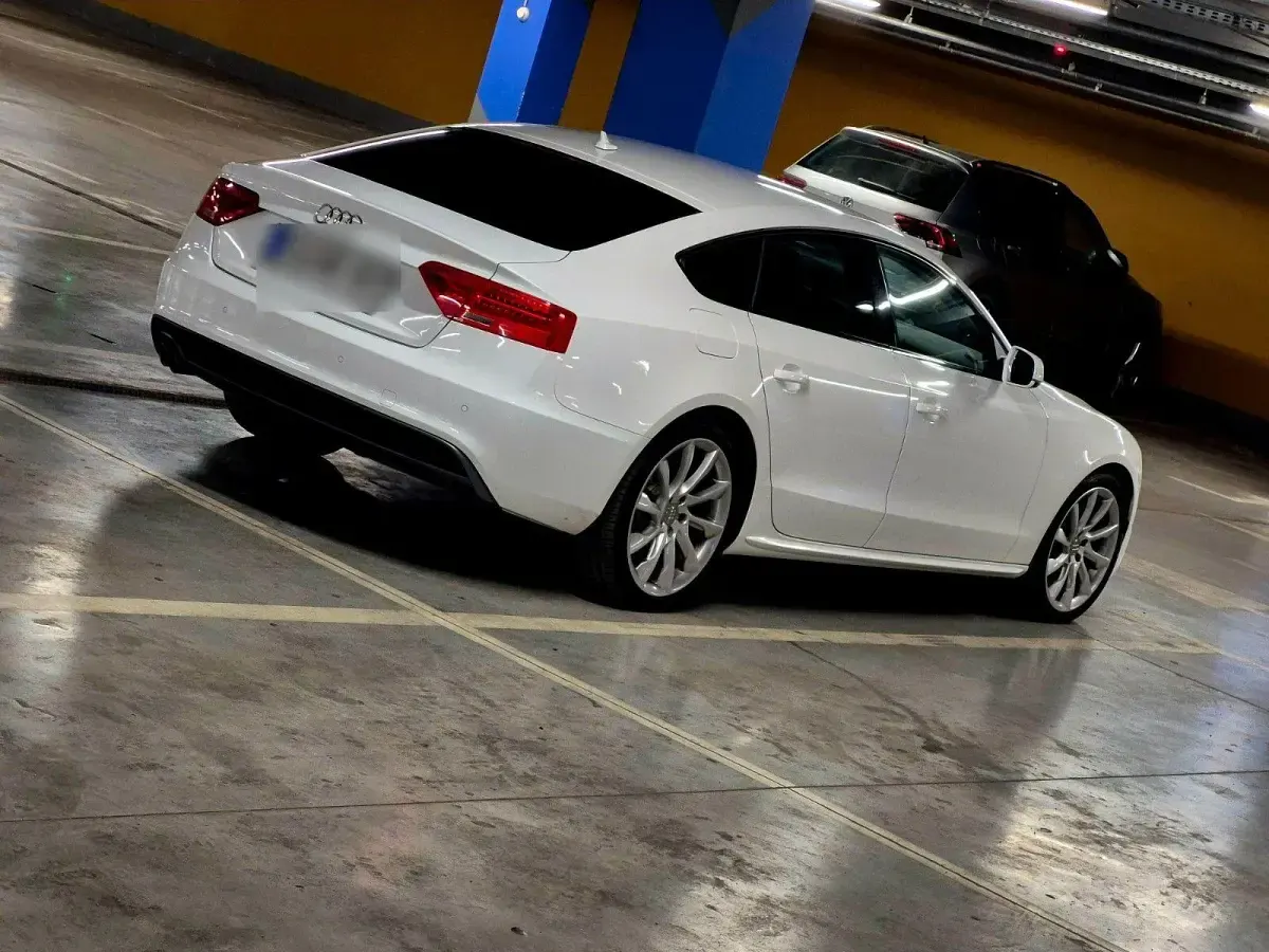 Gebraucht Audi A5 Sportback Ambiente 218 PS (160 kW) 2016 Weiß Kleinwagen