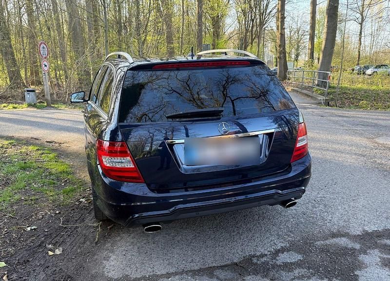 Gebraucht Mercedes C300 231 PS (169 kW) 2012 Blau Kombi