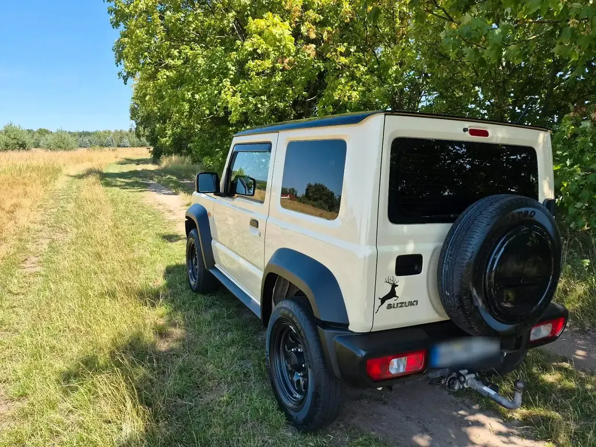 Gebraucht Suzuki Jimny 105 PS (77 kW) 2023 Beige SUV