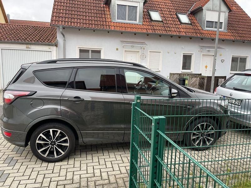 Gebraucht Ford Kuga ST-Line 150 PS (110 kW) 2018 Grau SUV