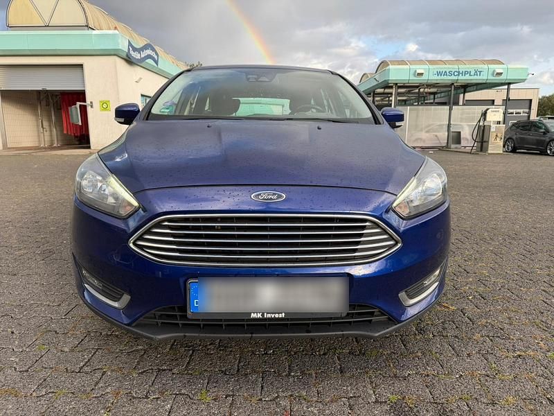 Blau Gebraucht 2018 Ford Focus Kombi | 4.999 € - Bild 1/4