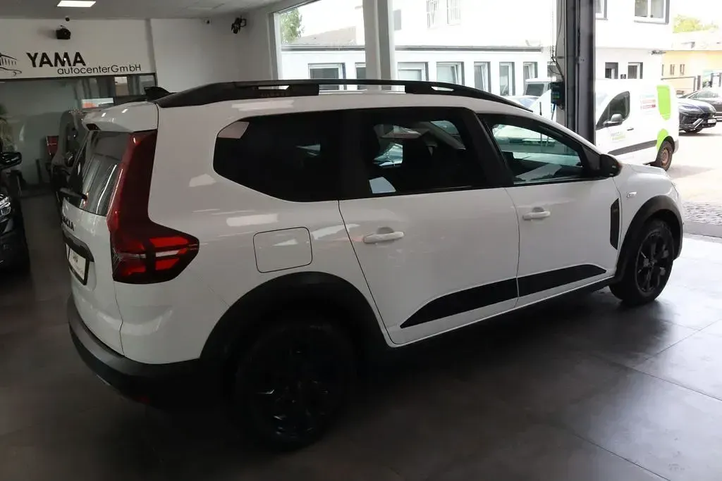 Gebraucht Dacia Jogger 91 PS (66 kW) 2024 Weiß Van / Kleinbus