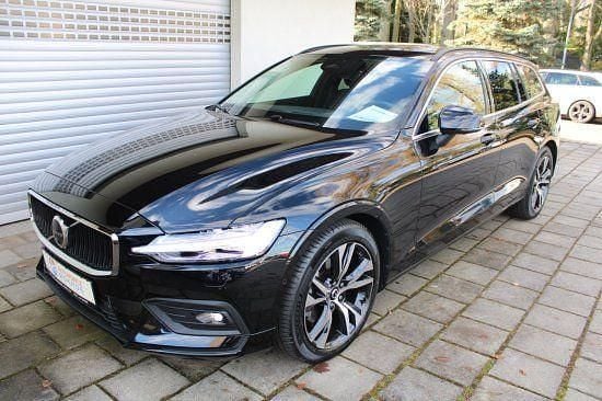 Gebraucht Volvo V60 Core 197 PS (144 kW) 2025 Onyxblack Kombi