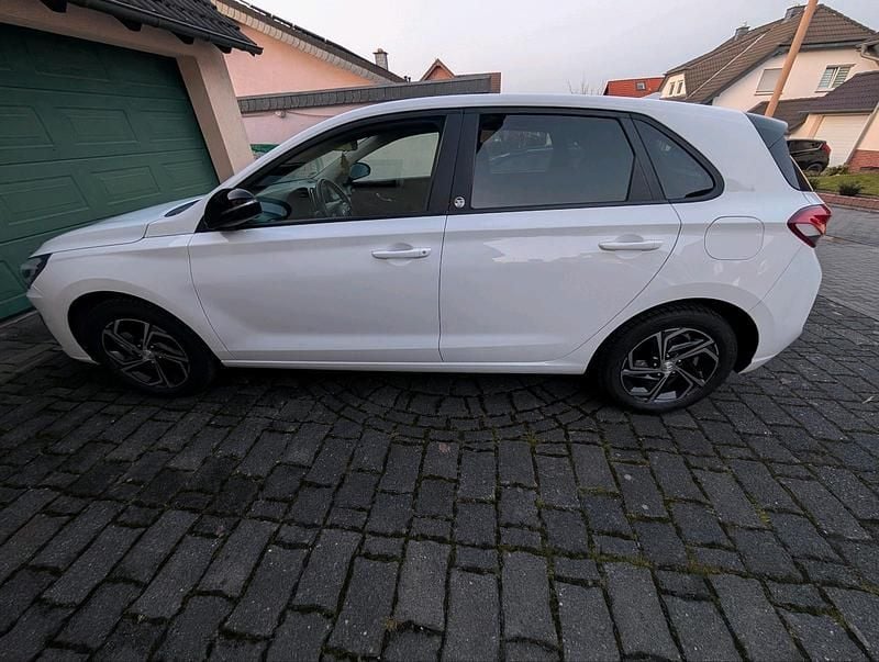 Gebraucht Hyundai i30 159 PS (116 kW) 2021 Weiß Limousine