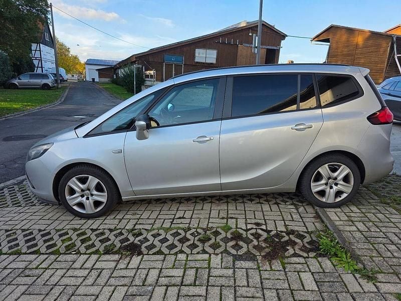 Silber Gebraucht 2016 Opel Zafira Tourer Edition Van / Kleinbus | 7.500 € (Guter Preis) - Bild 1/4