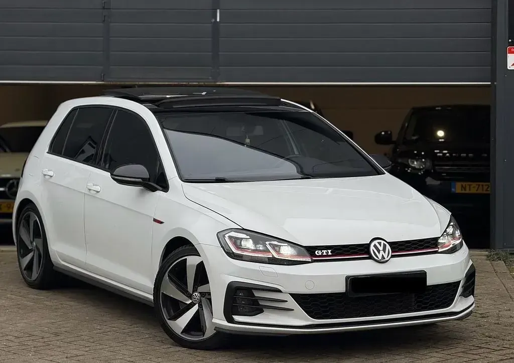 Second-hand VW Golf VII GTI 230 CP (169 kW) 2018 Alb Berlinǎ