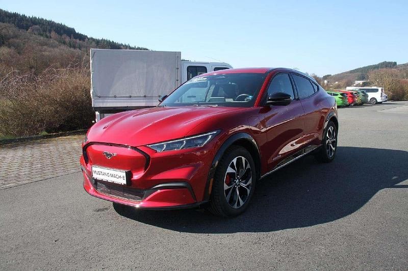 Gebraucht Ford Mustang Mach-E Basis 197 kW (269 PS) 2022 Lucidrot metallic SUV