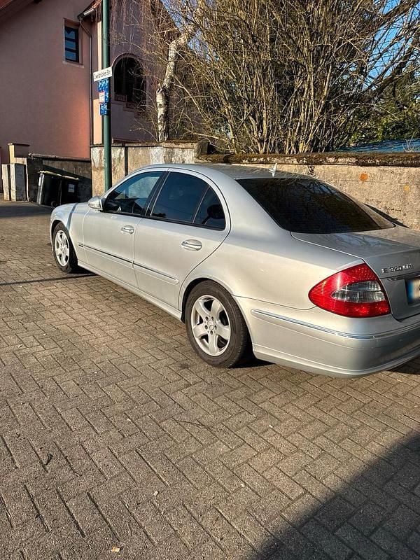 Gebraucht Mercedes E320 224 PS (164 kW) 2006 Grau Limousine