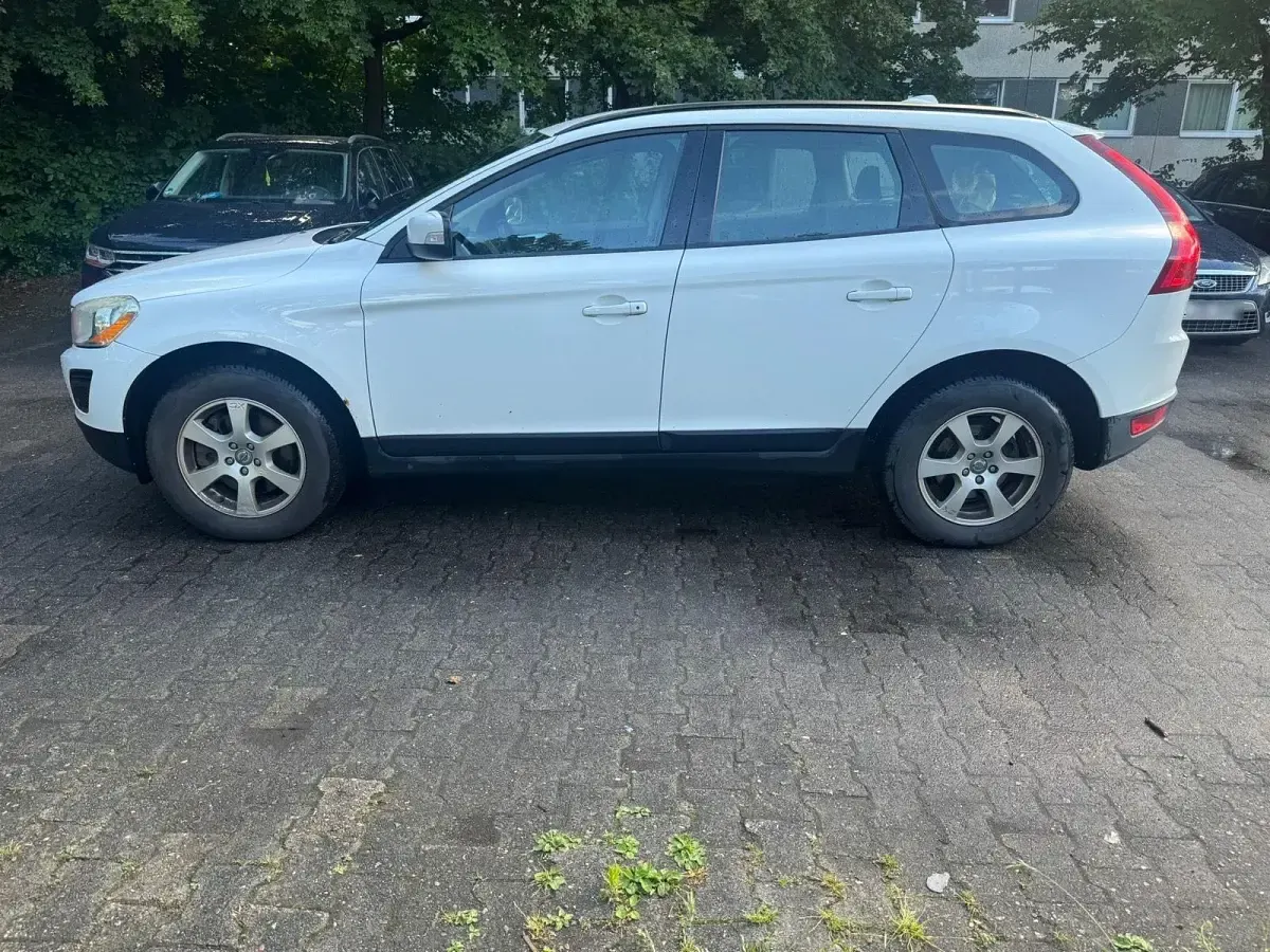 Gebraucht Volvo XC60 163 PS (119 kW) 2010 Silber SUV