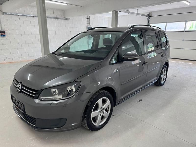 Grau Gebraucht 2013 VW Touran Comfortline Van / Kleinbus | 5.500 € (Etwas zu teuer) - Bild 1/4