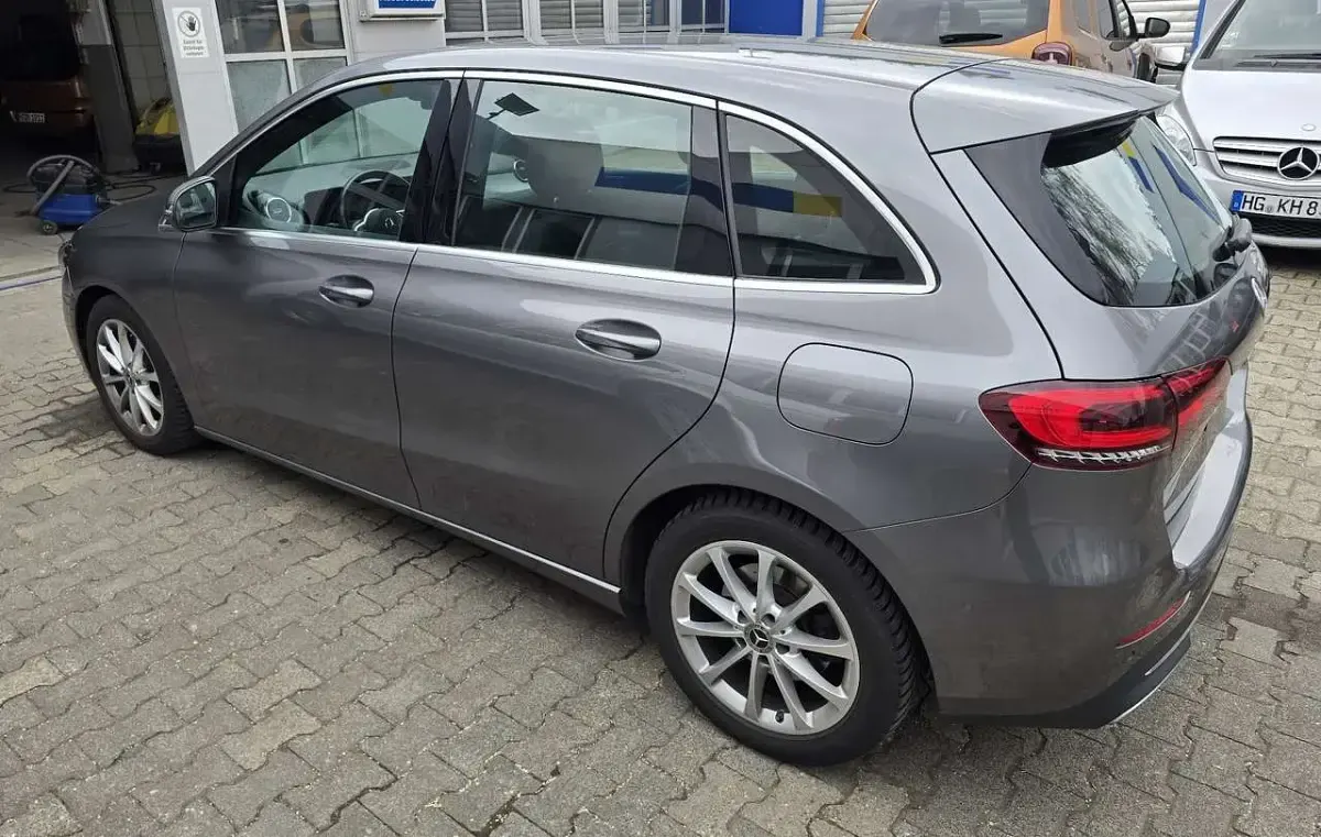 Gebraucht Mercedes B200 Progressive 163 PS (119 kW) 2021 Grau Kleinwagen