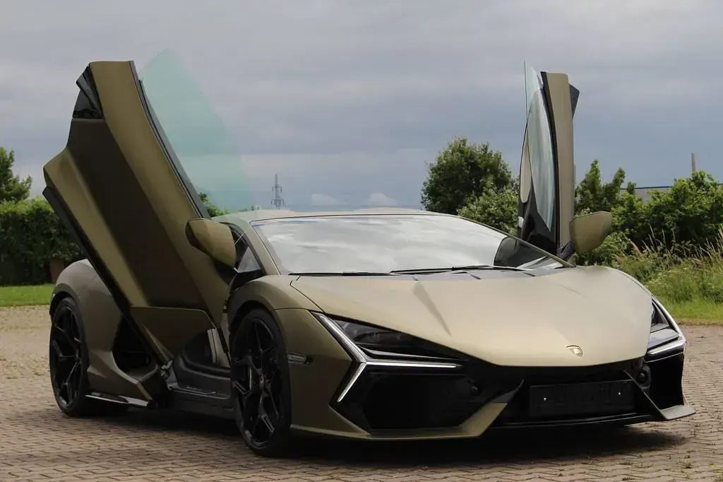 Neu Lamborghini Revuelto 1016 PS (747 kW) 2026 Grün Coupé
