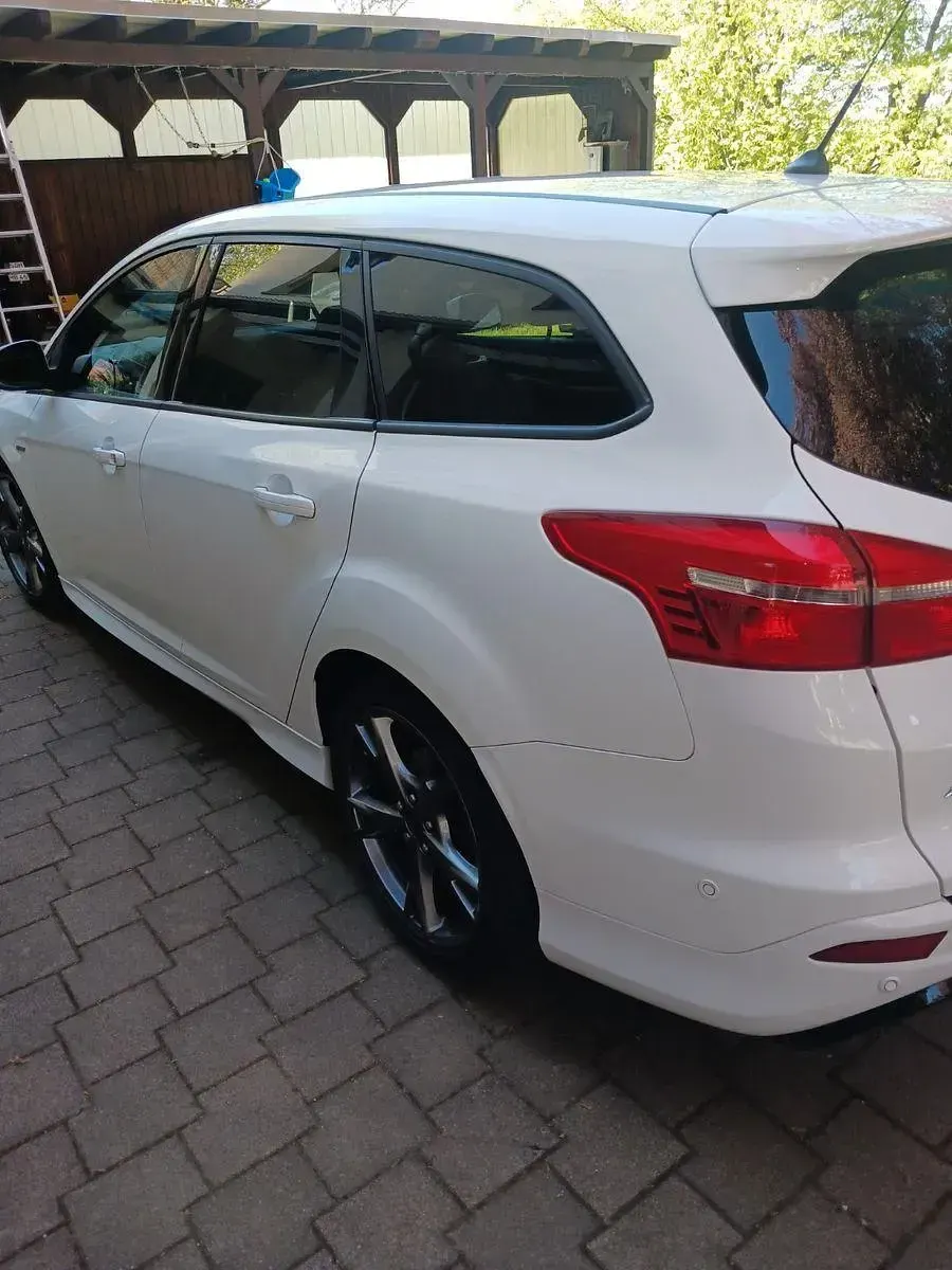 Used Ford Focus ST-Line 140 HP (102 kW) 2018 White Estate