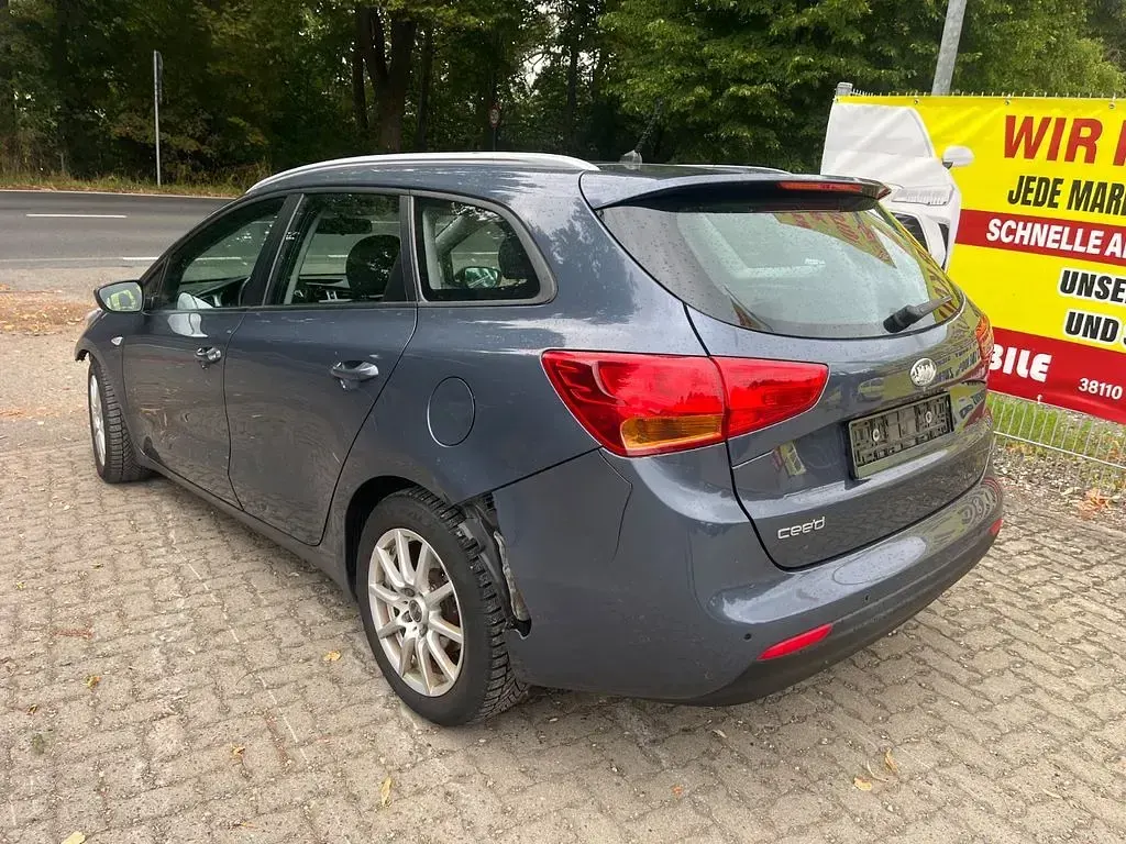 Gebraucht Kia Ceed Sportswagon Edition 7 135 PS (99 kW) 2014 Blau Kombi