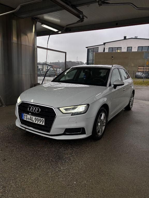 Weiß Gebraucht 2019 Audi A3 Design Limousine | 12.500 € (Superpreis) - Bild 1/4