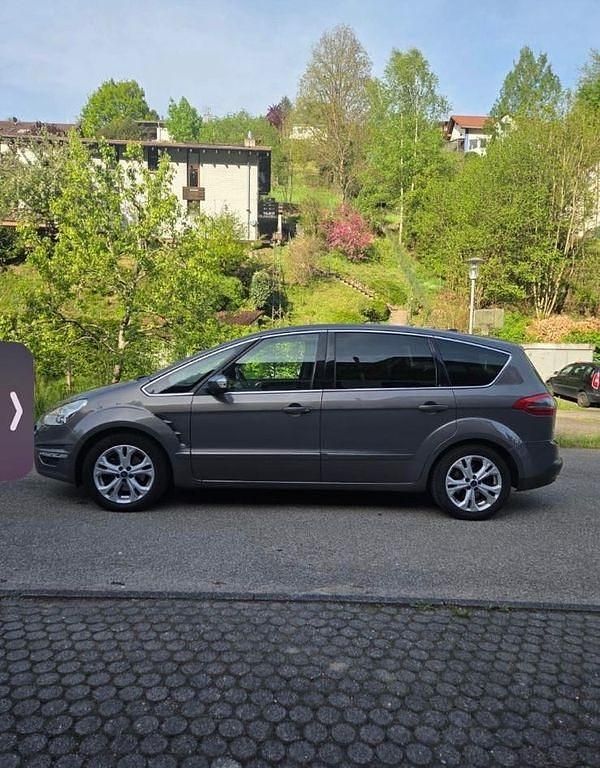 Gebraucht Ford S-MAX Titanium 140 PS (102 kW) 2014 Braun Van / Kleinbus