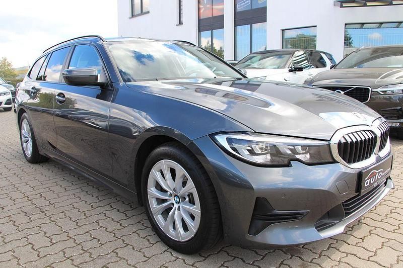 Gebraucht BMW 320 Advantage 190 PS (139 kW) 2021 Grau Kombi