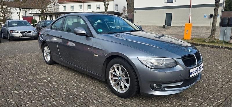Gebraucht BMW 318 143 PS (105 kW) 2012 Spacegrau Coupé