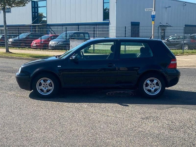Gebraucht VW Golf IV Basis 75 PS (55 kW) 2003 Schwarz Limousine