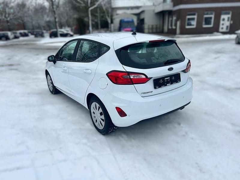 Gebraucht Ford Fiesta Cool & Connect 75 PS (55 kW) 2023 Weiß Limousine