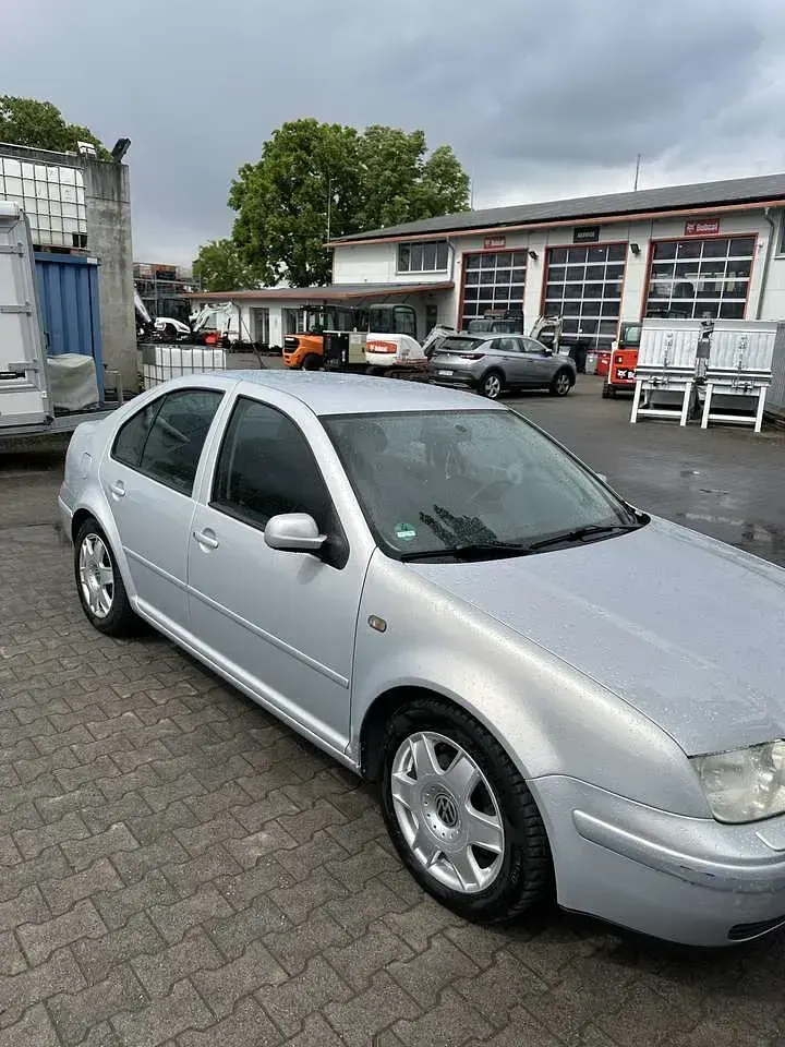 Gebraucht VW Bora Highline 116 PS (85 kW) 1999 Silber Limousine