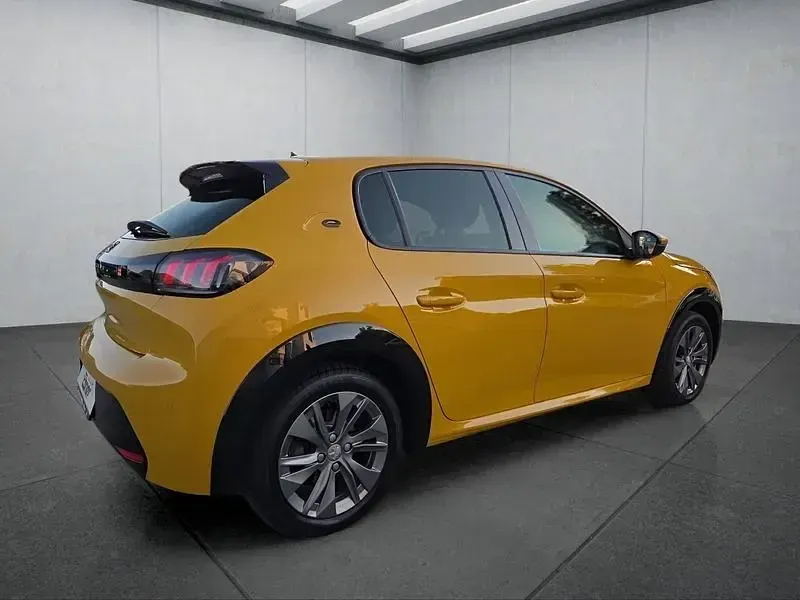 Gebraucht Peugeot e-208 Allure 100 kW (136 PS) 2020 Gelb Kleinwagen