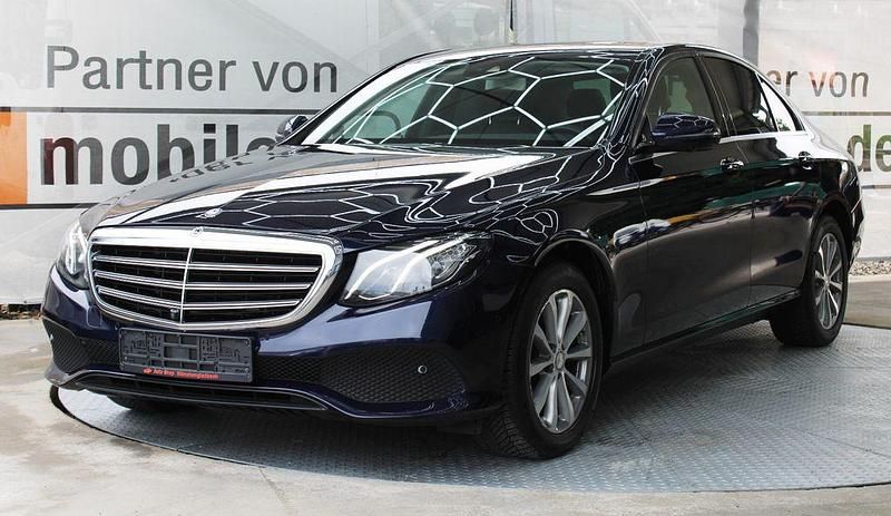 Gebraucht Mercedes E220 194 PS (142 kW) 2016 Blau Limousine