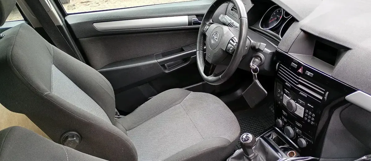 Gebraucht Opel Astra 90 PS (66 kW) 2010 Schwarz Kombi