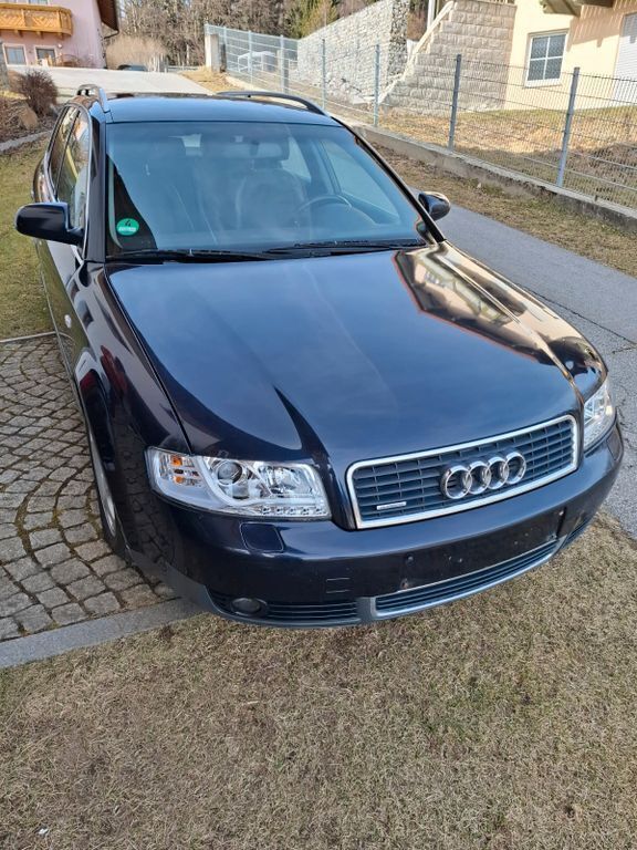 Blau Gebraucht 2002 Audi A4 Sport Kombi | 800 € (Superpreis) - Bild 1/4