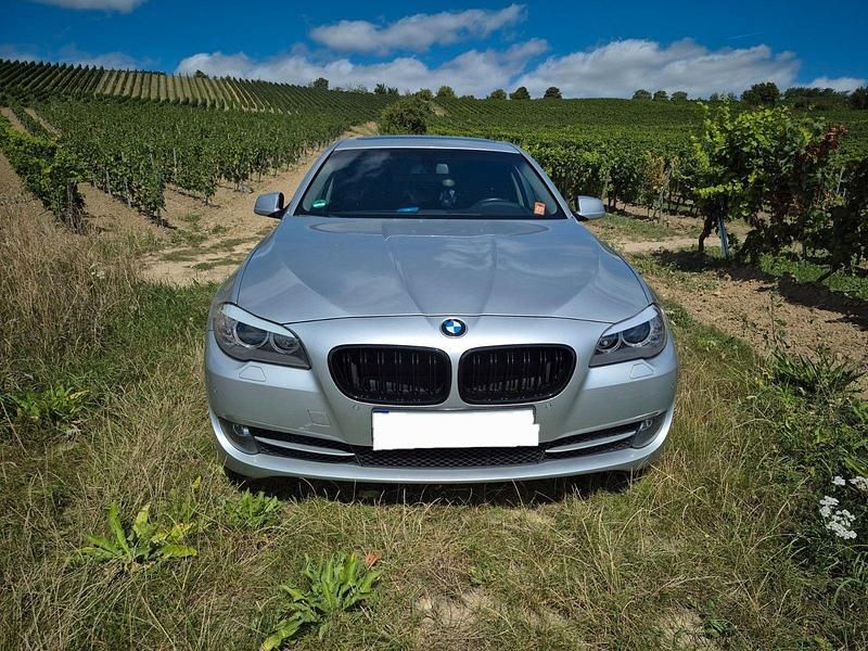 Silber Gebraucht 2011 BMW 528 Limousine | 11.500 € (Fairer Preis) - Bild 1/4