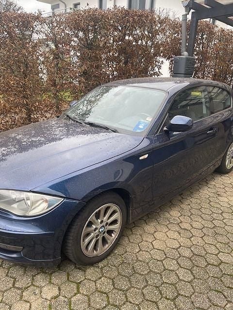 Blau Gebraucht 2010 BMW 118 Coupé Coupé | 4.900 € (Fairer Preis) - Bild 1/4